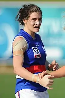 Kirsten McLeod playing for the Western Bulldogs in 2018