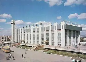 Main entrance to Kökşetau Railway Station, designed by V. Utebekov as viewed from vokzal alañy, 1992