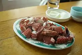 Muneo-sukhoe (blanched giant octopus)