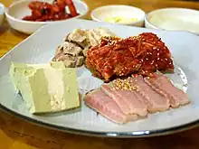 Samhap (lit.three combination) consists of cooked pork, kimchi, and hongeohoe (fermented raw Raja Kenojei)