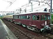 A Kotoden 300 series at Takinomiya