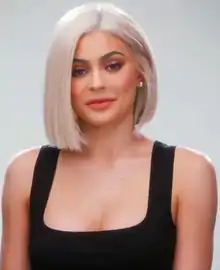 Image 132Influencer Kylie Jenner wearing make-up popular in the latter part of the decade. (from 2010s in fashion)