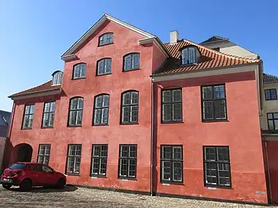 The rear wing viewed from the second courtyard