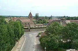 The church and surroundings in La Chapelle-de-Bragny