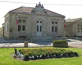 The town hall in Jau-Dignac-et-Loirac