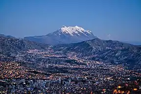 Image 30The city of La Paz reaches up to 4,000 metres (13,000 ft) in elevation. (from Mountain)