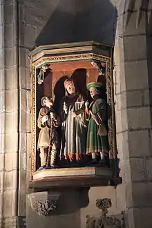 A statue in the church depicts Saint Yves making a judgement between a rich man and a poor man