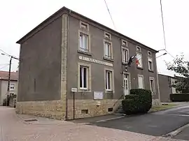 The town hall in Laix