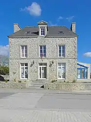 The town hall in Languédias