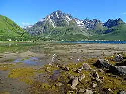 Laupstad with Higravstindan mountain