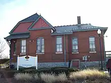 Downtown-side view of Laurel station in December 2008