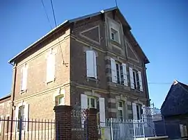 The town hall in Le Mesnil-sur-Bulles