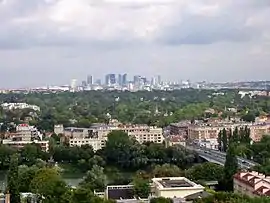 Le Pecq seen from the Château de Saint-Germain-en-Laye, with La Défense in the distance