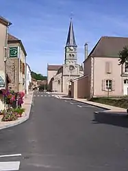 The church and surroundings in Gibles