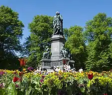 Statue of Linnaeus in Humlegården, Stockholm.