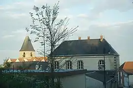 The church and town hall in Loisy-en-Brie