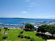 Image 14Mackinac Island, an island and resort area at the eastern end of the Straits of Mackinac. More than 80% of the island is preserved as Mackinac Island State Park. (from Michigan)