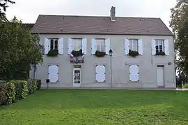 The town hall in Quiers