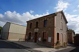 The town hall in Saint-Quentin-sur-Coole