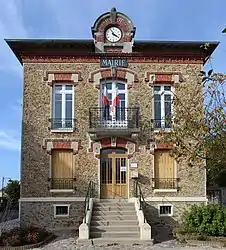 The town hall in Villeneuve-Saint-Denis