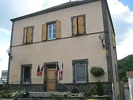 The town hall in Enval