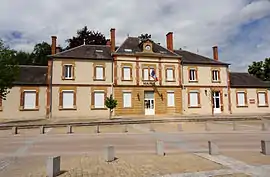 The town hall in Diou