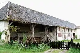 Open-beam house with dovecote