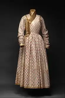 Jama coat worn during Mughal period, 17th century, The Metropolitan Museum of Art