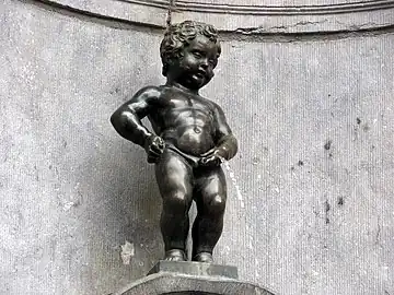 Manneken Pis depicts a urinating boy (puer mingens) in a standing position.