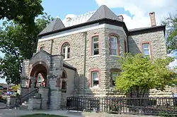 Marion County Courthouse in downtown Yellville