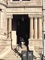 Memorial hall entrance to Pollard Memorial Library