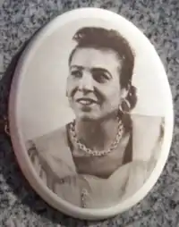 Portrait (1940) on Minnie's grave marker