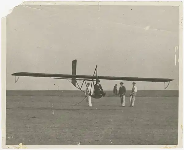 Men with a Cessna CG-2 glider in the 1930s