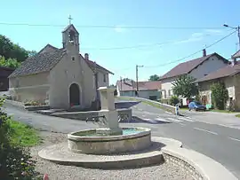 Place Lacuzon, the fountain and the chapel (1664)