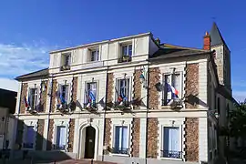 The town hall in Mennecy