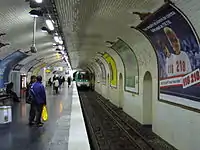 MF 77 rolling stock on Line 8 at Bonne Nouvelle