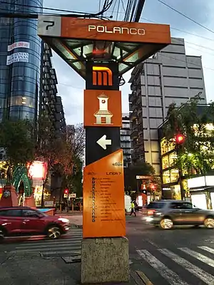 Picture of a sign indicating one of the entrances to Polanco station.