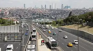 O-1 and the Haliç Bridge, with the Metrobus line in between the two carriageways