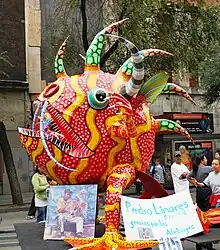 Monumental alebrije called Michin Rojo with sign thanking Pedro Linares for alebrijes creation.