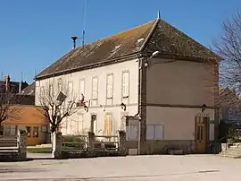 The town hall in Michery