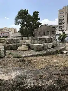 Middle Gate (Piraeus).