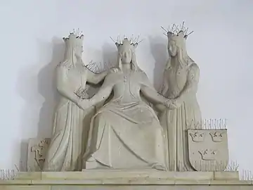 Relief in Christiansborg: Mother Denmark flanked by Sweden and Norway