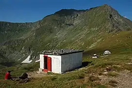 The southern side of Moldoveanu (on the left) and Viștea Mare (right) from Refuge Vistea