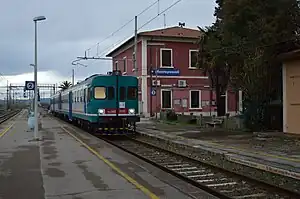 A diesel railcar on a Siena-Grosseto regionale service calls at the junction of Montepescali.