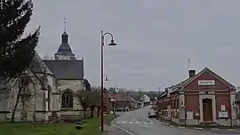 The church and town hall in Morcourt