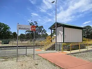 Small platform with shelter