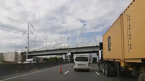 Steel pole 424 near Ciudad de Victoria interchange. Originally had a triangle design from 1994 to 2019, it was changed to asymmetric due to the construction of the said interchange.