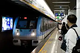 Train arriving at Sanshanjie station in 2007