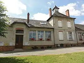 The town hall and school of Nanteuil-la-Fosse