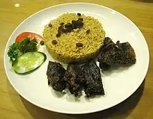 Goat nasi kebuli with raisins as garnishing.